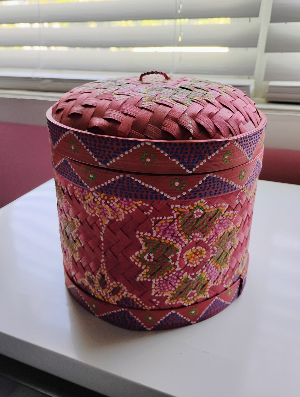 Vintage/Y2K Handwoven Rattan Bamboo Basket w/Lid - Pier 1 Imports - Home Decor🧺